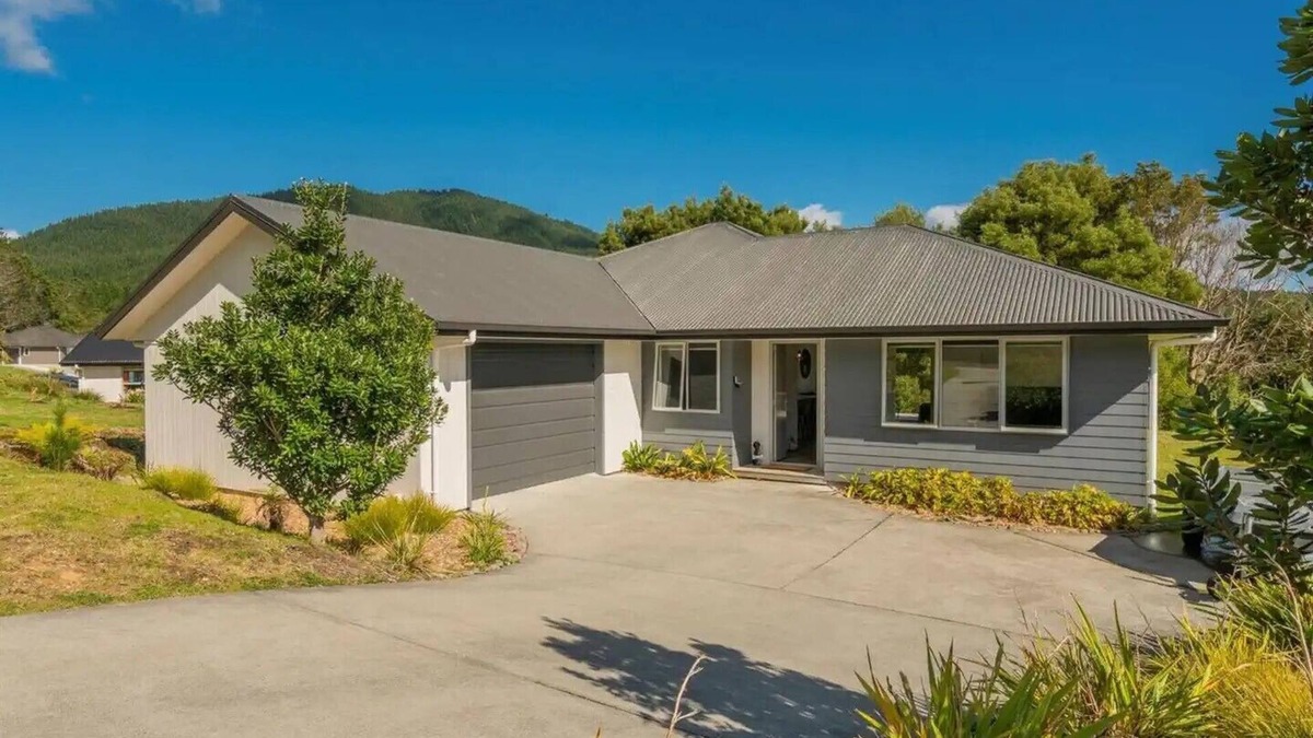 Pauanui House | Hosts on the Coast Pauanui Pines