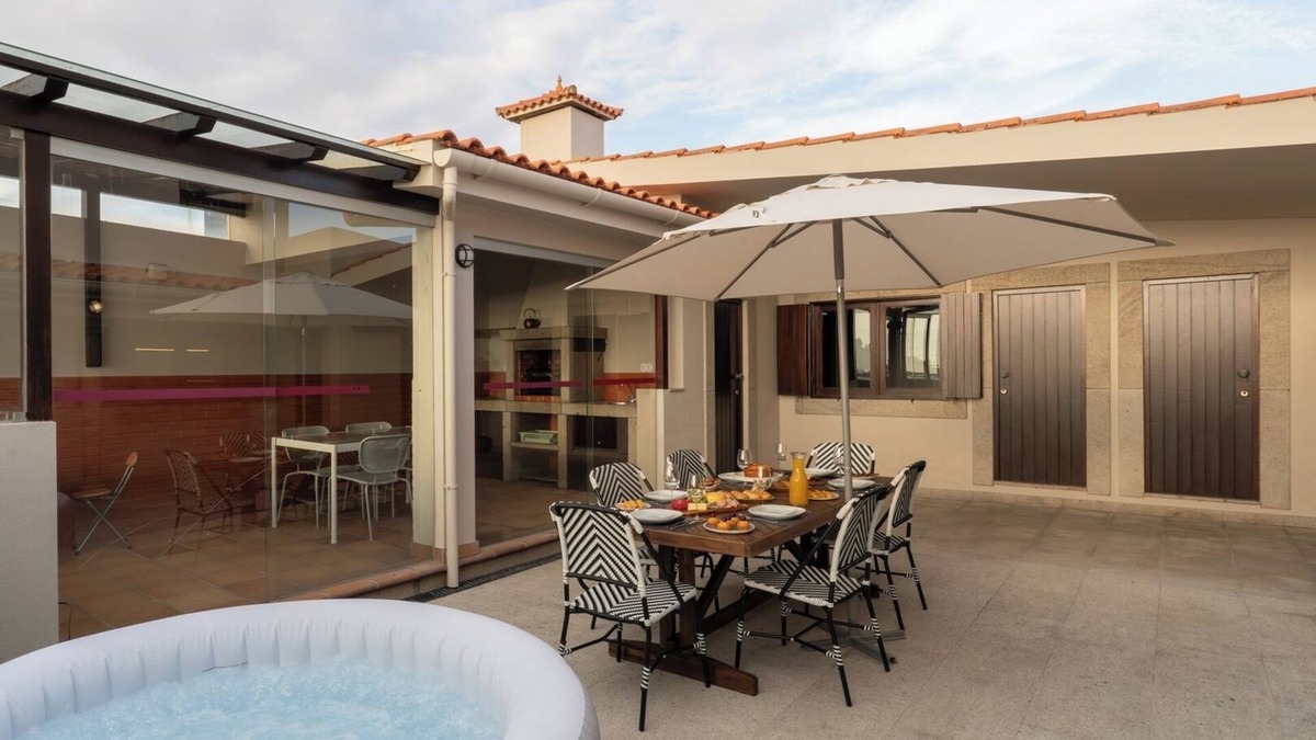 Vila Cha House | HostWise - Beach Villa with Jacuzzi and Garage