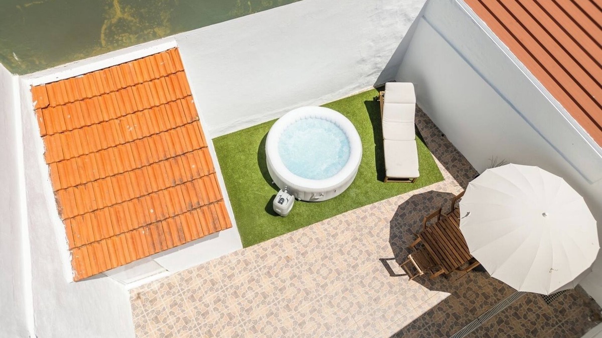 Ramalde House | HostWise - Bright Homes w/Private Patio and Jacuzzi
