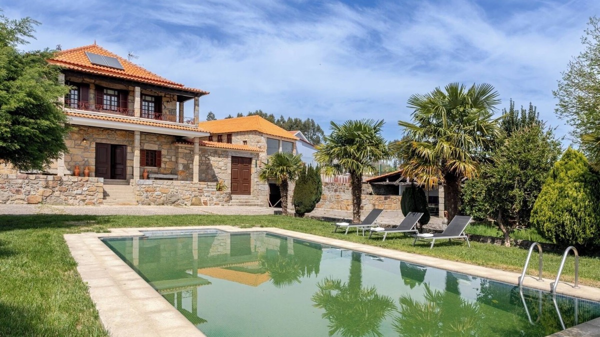 Gondalaes House | HostWise - Country Villa w/Pool, Court and Views