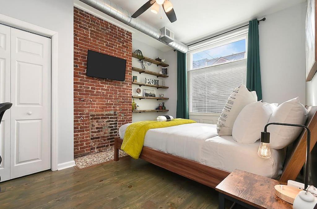 East Allegheny Apartment | HostWise Stays - The James Apt 1 - Patio, Free Street Parking