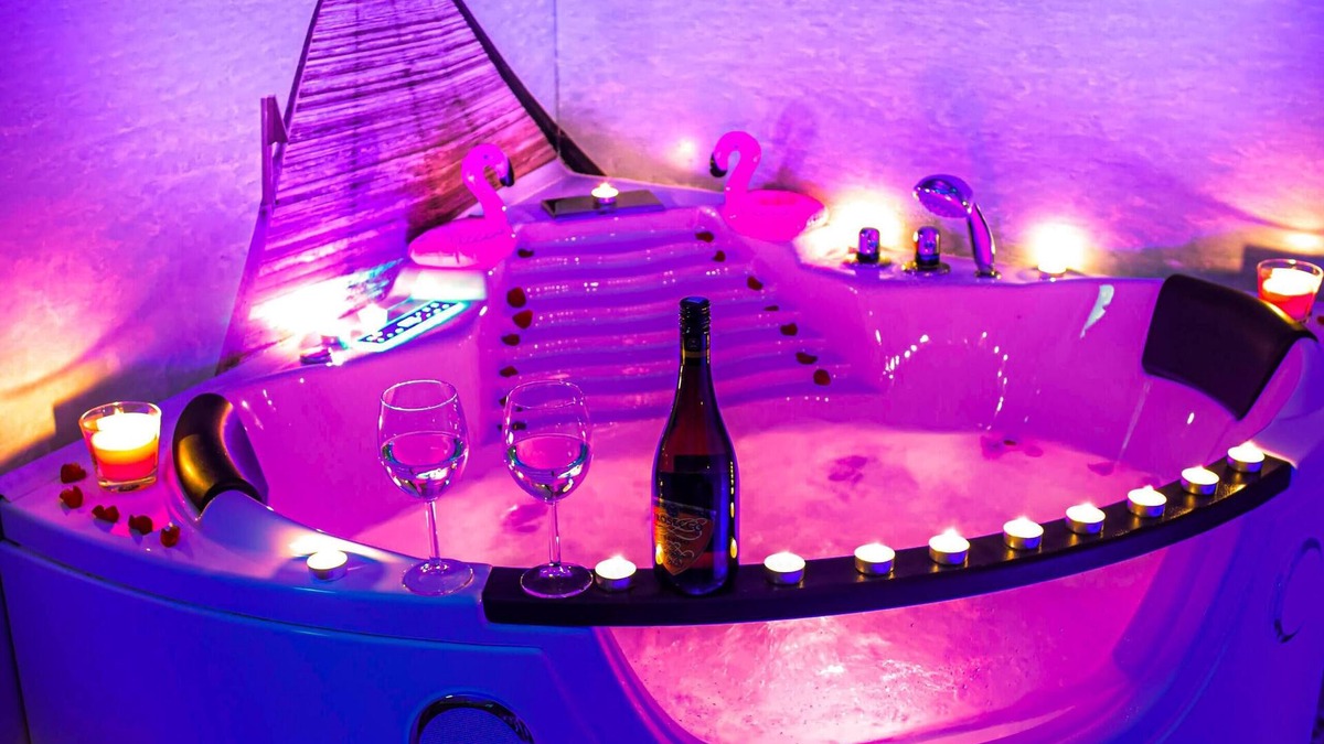 Warszawskie Apartment | Hot Jacuzzi in Cracow