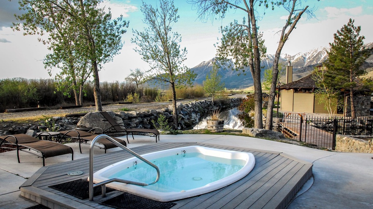 Genoa Apartment | Hot Springs & Pool. By Mountains. Historic Resort