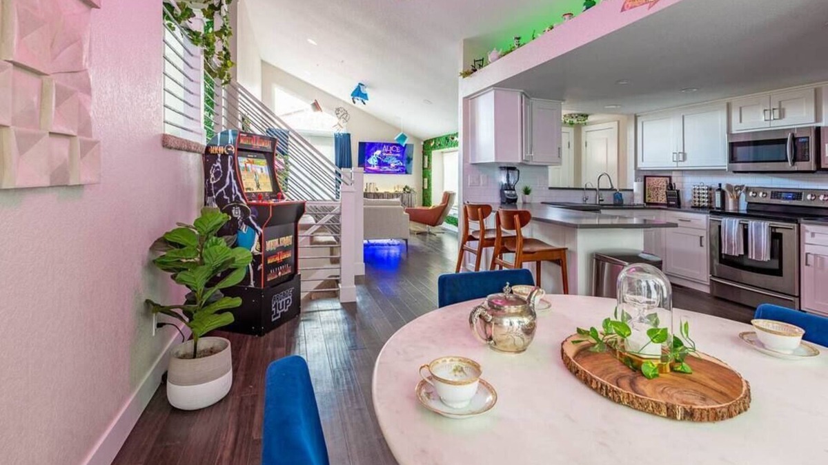 Roxborough House | Hot Tub | 2 King Beds | BBQ | Hiking | Fire Pit