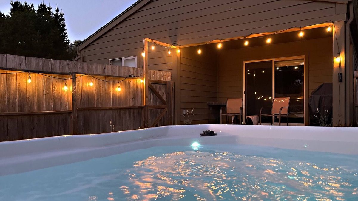 Manchester House | Hot Tub/2 King Beds/Coffee Bar/Free EV Charger - Family & Infant Friendly