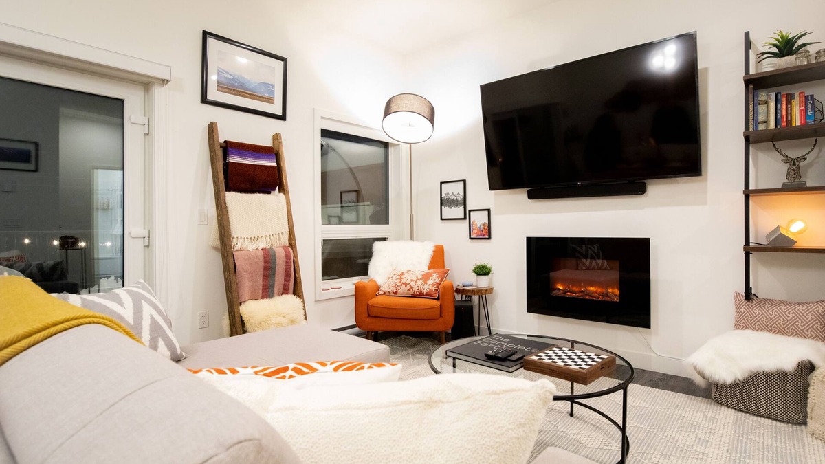 Revelstoke Condo | Hot Tub, 3 min to Resort, Fully Stocked Kitchen Complimentary Local Coffee