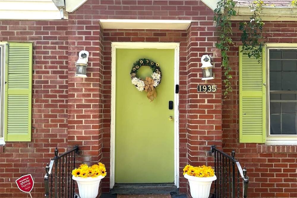 Sylvan Hills House | Hot Tub 8 min to Downtown & Airport Sleeps 6