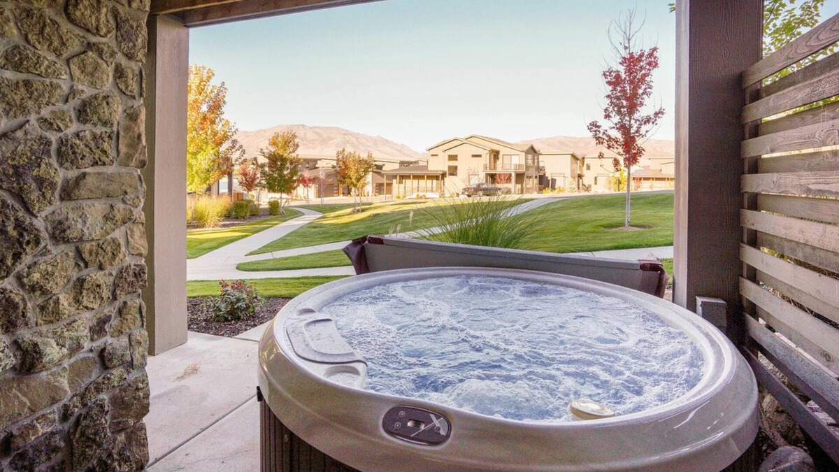 Huntsville House | Hot Tub, Air Hockey Table, Fireplace - Huntsville, Utah near Snowbasin