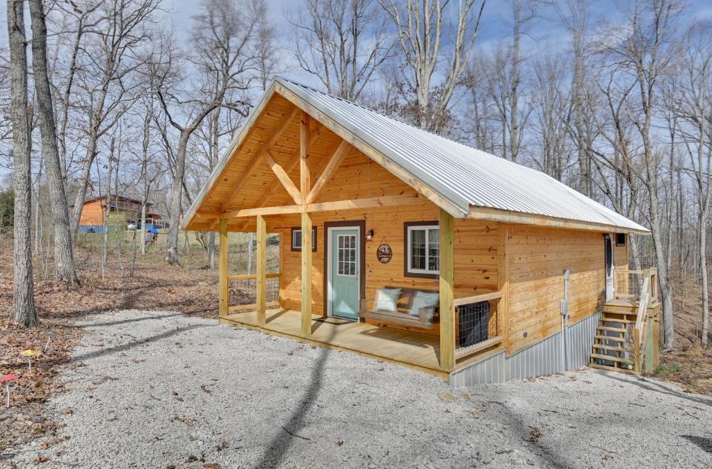 Frenchburg Apartment | Hot Tub and Fire Pit Romantic Getaway in Frenchburg