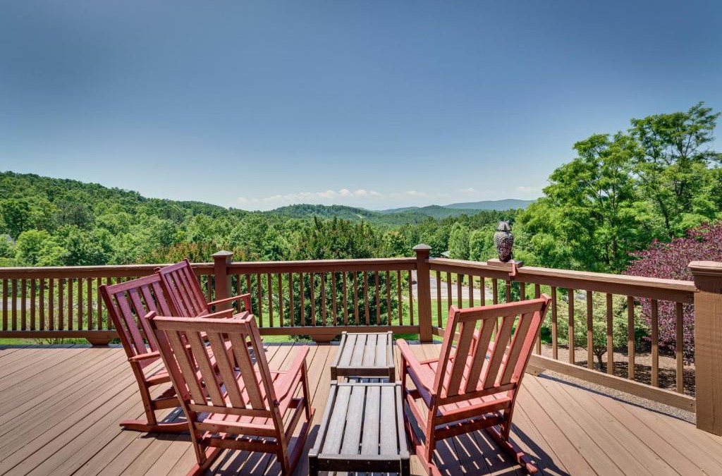 Vein Mountain House | Hot Tub and Game Room Spacious Nebo Cabin!