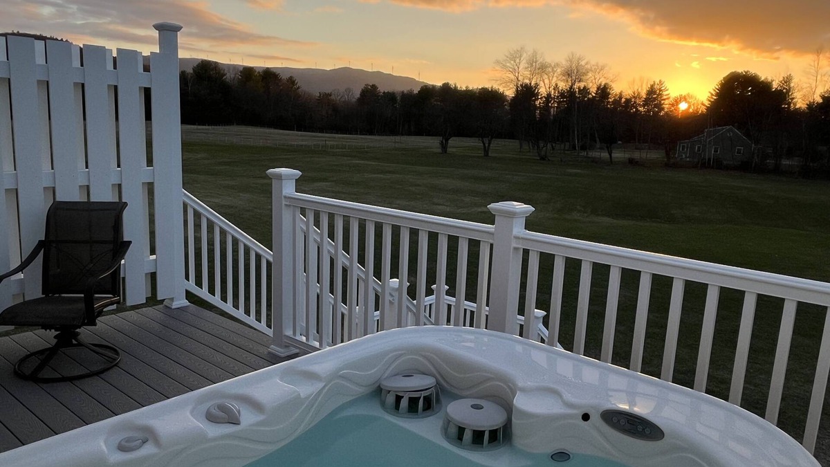 Plymouth Apartment | Hot Tub At Sunset View Farm (2 adults and 3 kids)