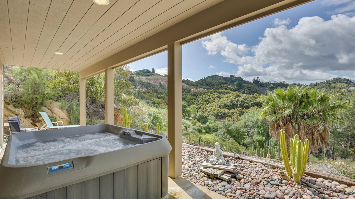 Rainbow CDP House | Hot Tub + Balcony: Rainbow Retreat Near Wineries!