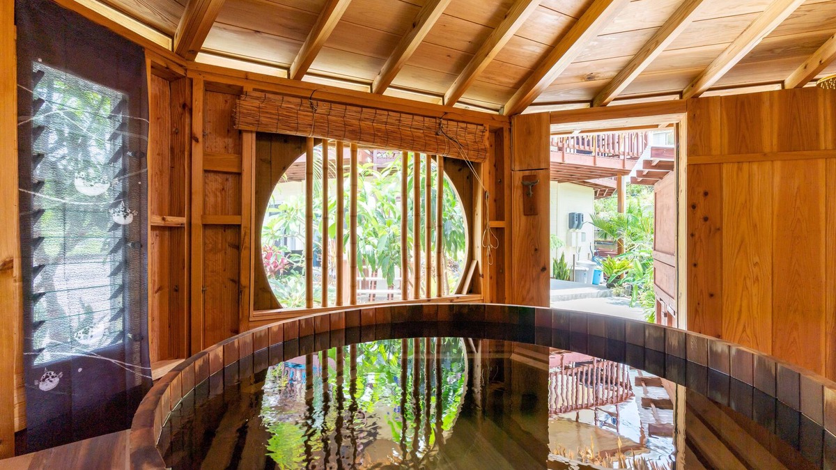 Maeda House | Hot Tub, BBQ, Spacious Family Friendly, Near Beach
