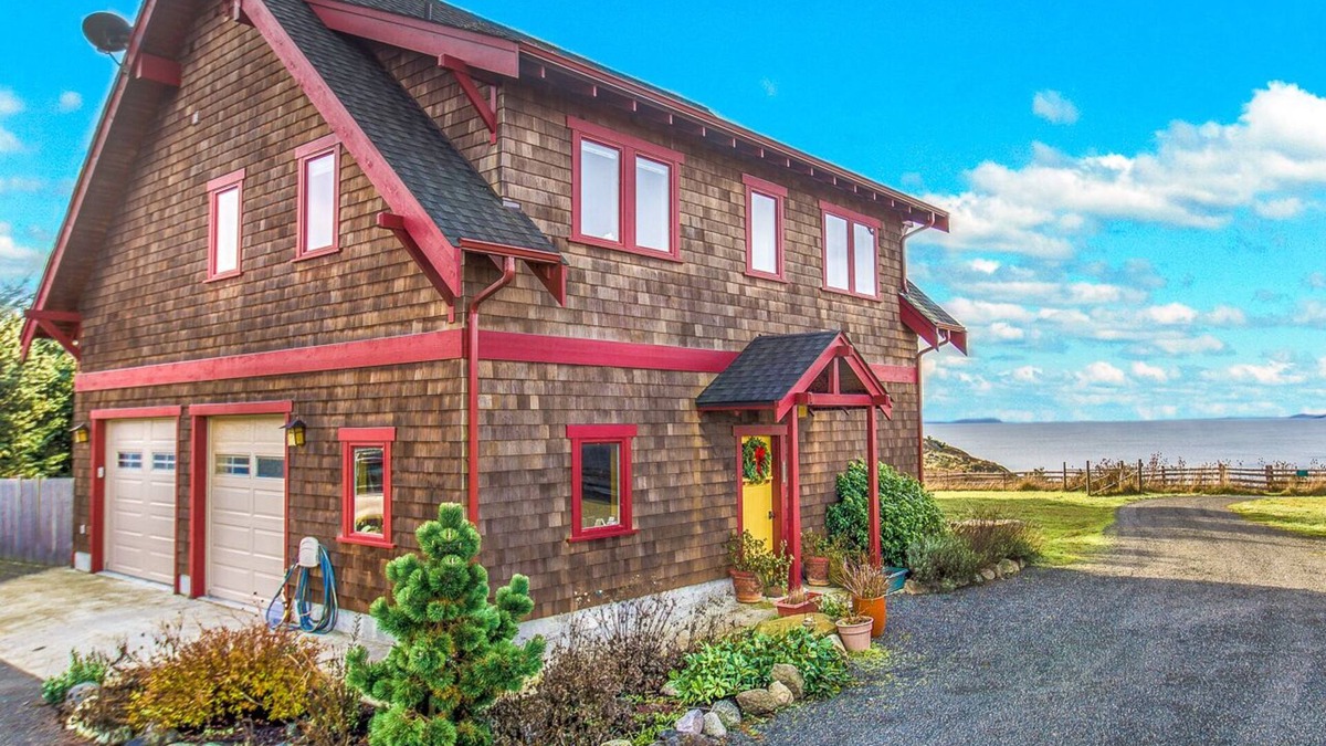 Friday Harbor House | Hot Tub! Beautiful Water View Home! (WVP)