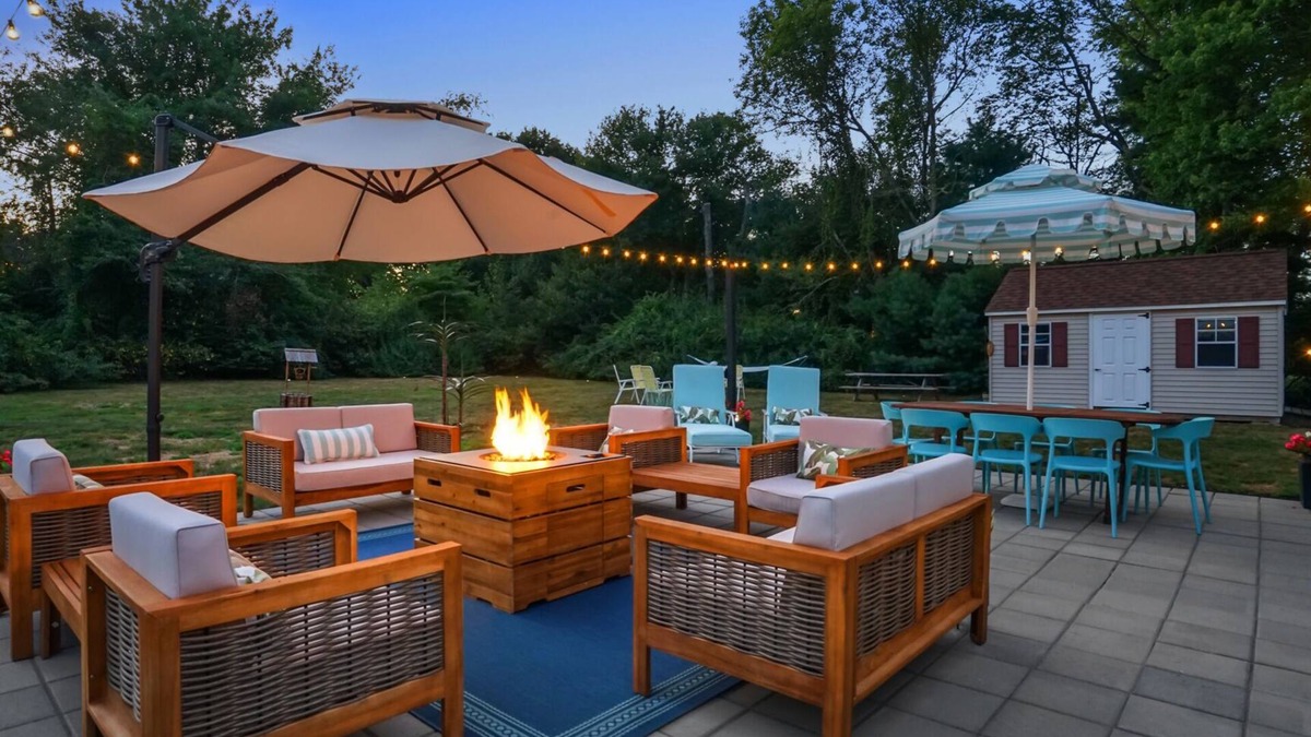 West Kingston House | Hot Tub & Big Yard, Short Drive to Beaches & Newport. Close to Narragansett, RI.