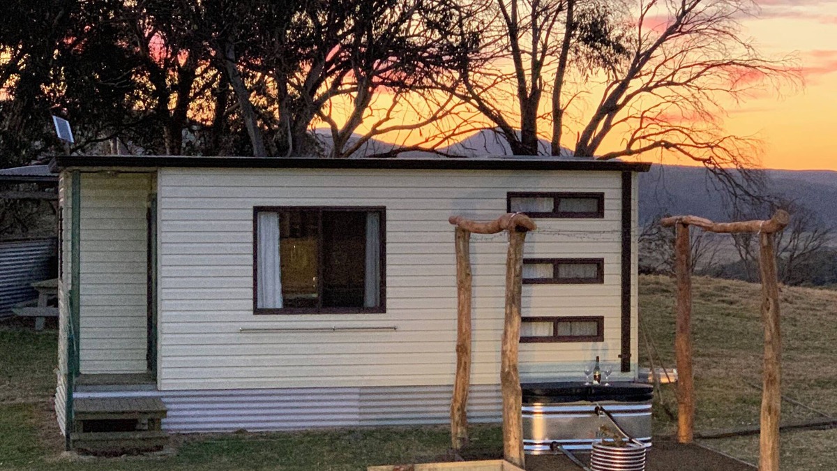 Krawarree Cabin | Hot tub cabin under the stars try something different.