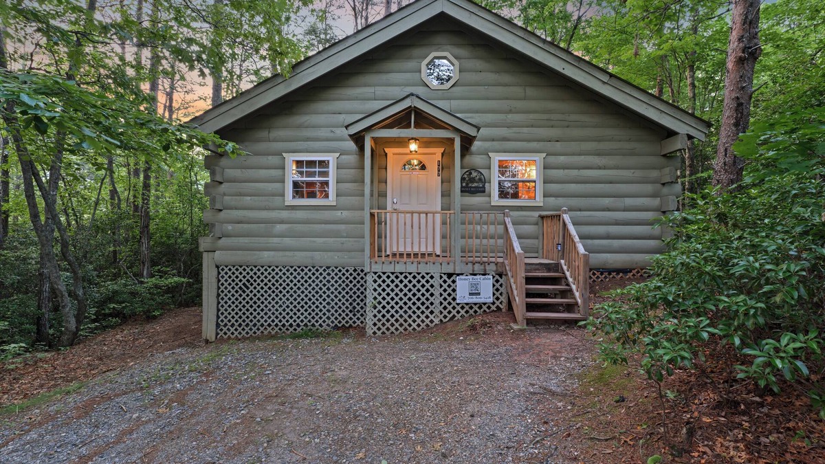 Sautee Nacoochee Cabin | Hot Tub Cabin – Near Helen, Tubing, & Trails
