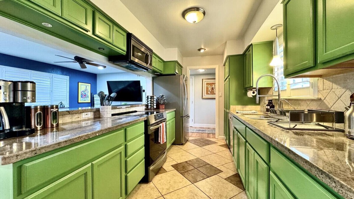 Little Pocket House | *Hot Tub*Cul-de-Sac*2 King Beds*Expensive Bedding*
