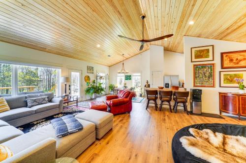 Buechel House | Hot Tub, Deck and Fire Pit Chic Louisville Home!