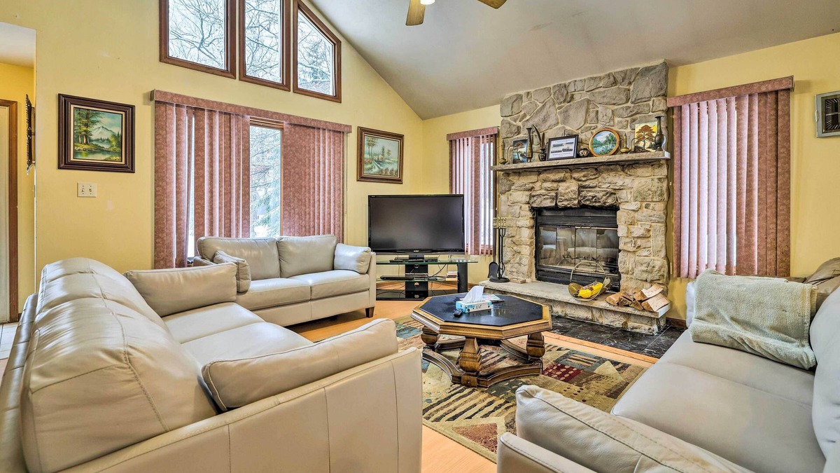 Pocono Mountain Lake House | Hot Tub + Deck: Pet-Friendly Poconos Getaway!