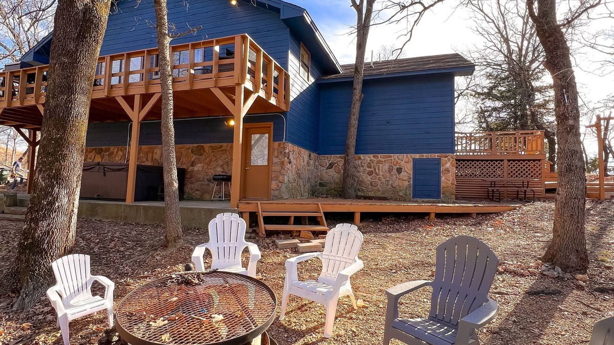 Sulphur Cabin | HOT TUB-Discover Lake of the Arbuckles area in Sulphur.