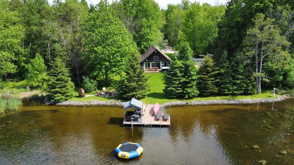 Kemptville Cottage | Hot Tub | Dock | Swimming | Close To Ottawa