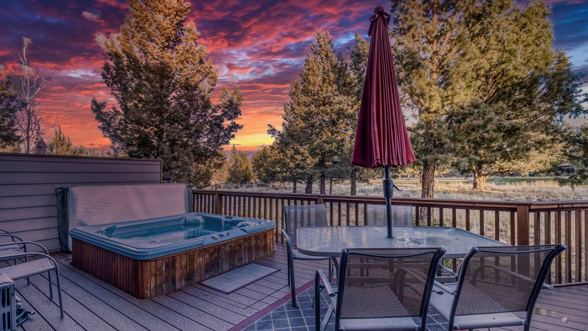 Redmond House | HOT TUB, Eagle Crest Condo on Golf Course, DOGS OK