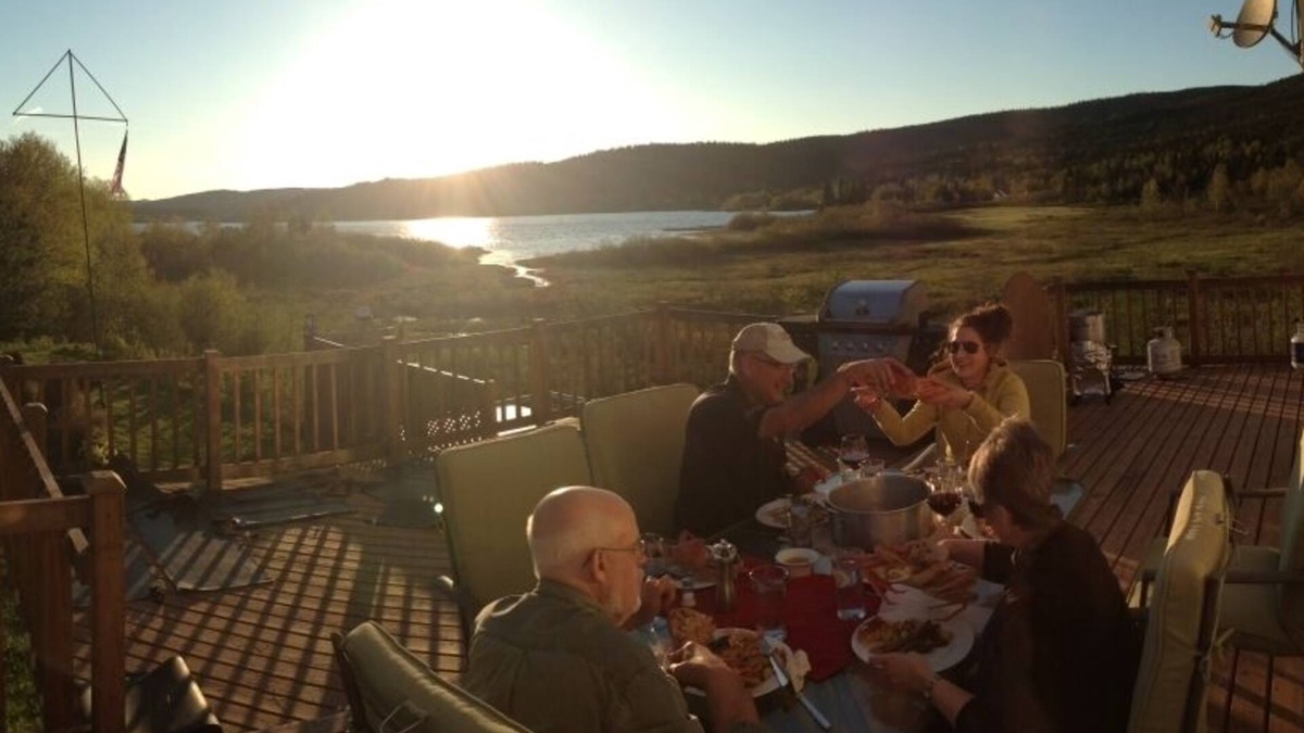 Bonne Bay Pond House | !Hot Tub! - Edge of Gros Morne Park - Explorers, family & Snowmobilers home