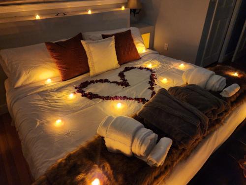 Marblehead House | Hot Tub, Electric Bikes, Solo Stove, Projector, Smores