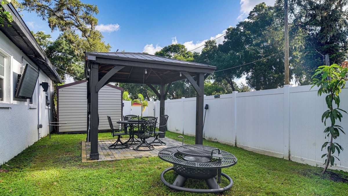 East County Civic Group House | Hot Tub & Fenced Yard: Tranquil Home in Valrico!