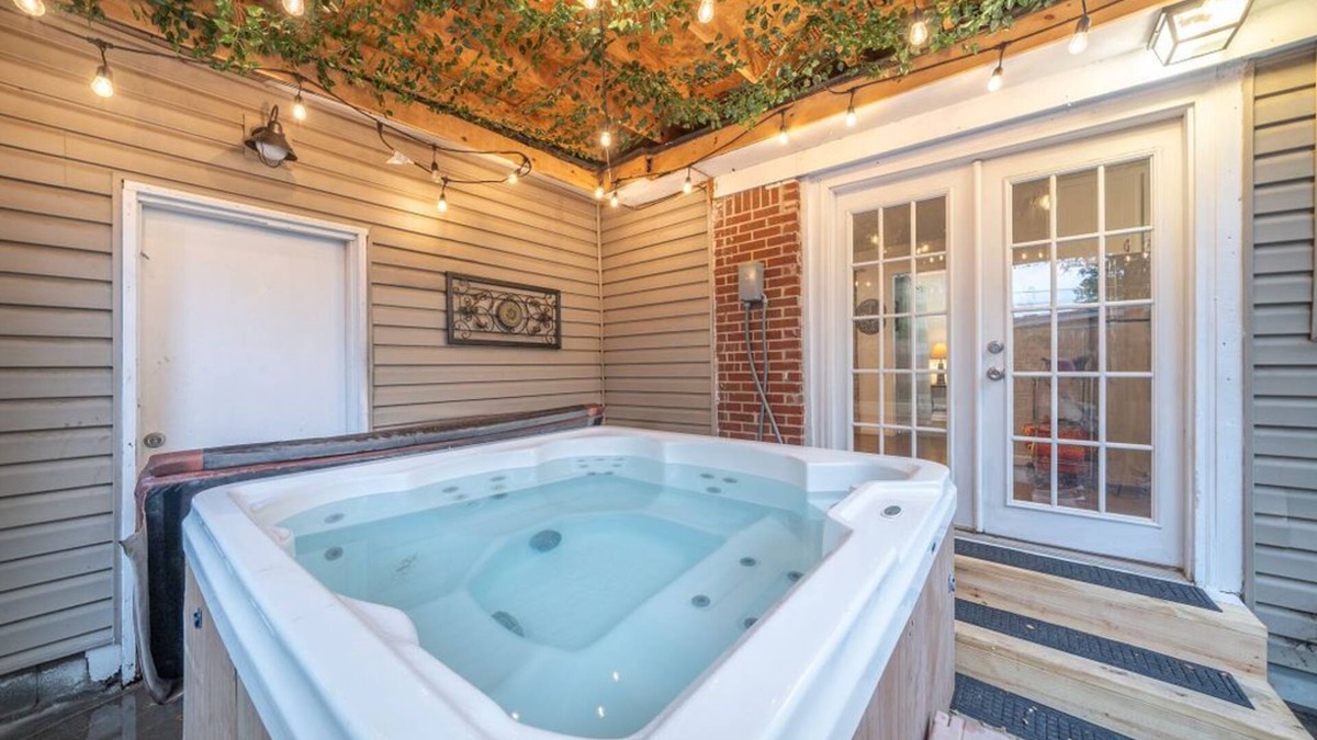 Wichita House | Hot Tub - Fire Pit- Arcade Games