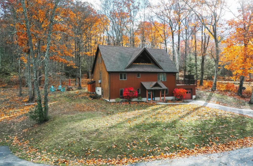 Kerhonkson House | Hot Tub-Fire Pit-Deck-BBQ-Spacious-Hiking