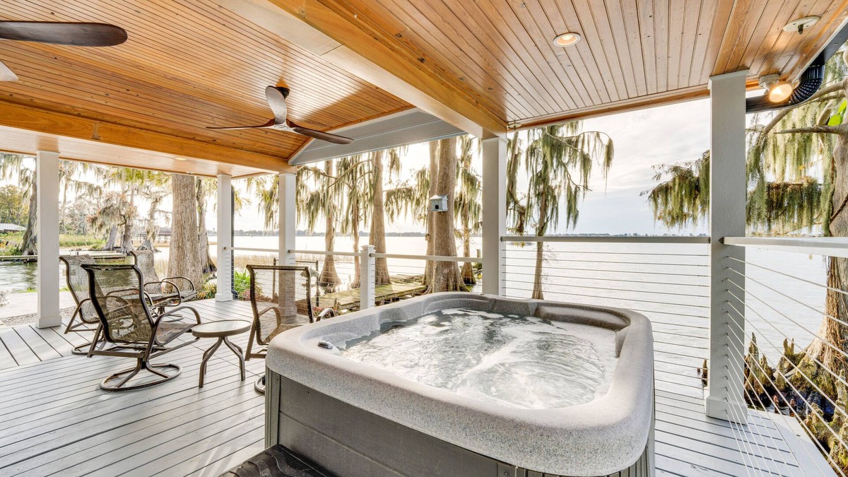 Cypress Gardens Apartment | Hot Tub & Fire Pit: Lakefront Home on Lake Eloise