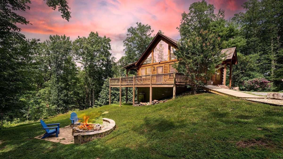 Stanardsville Cabin | Hot tub, Firepit, Beautiful Mountain Views!