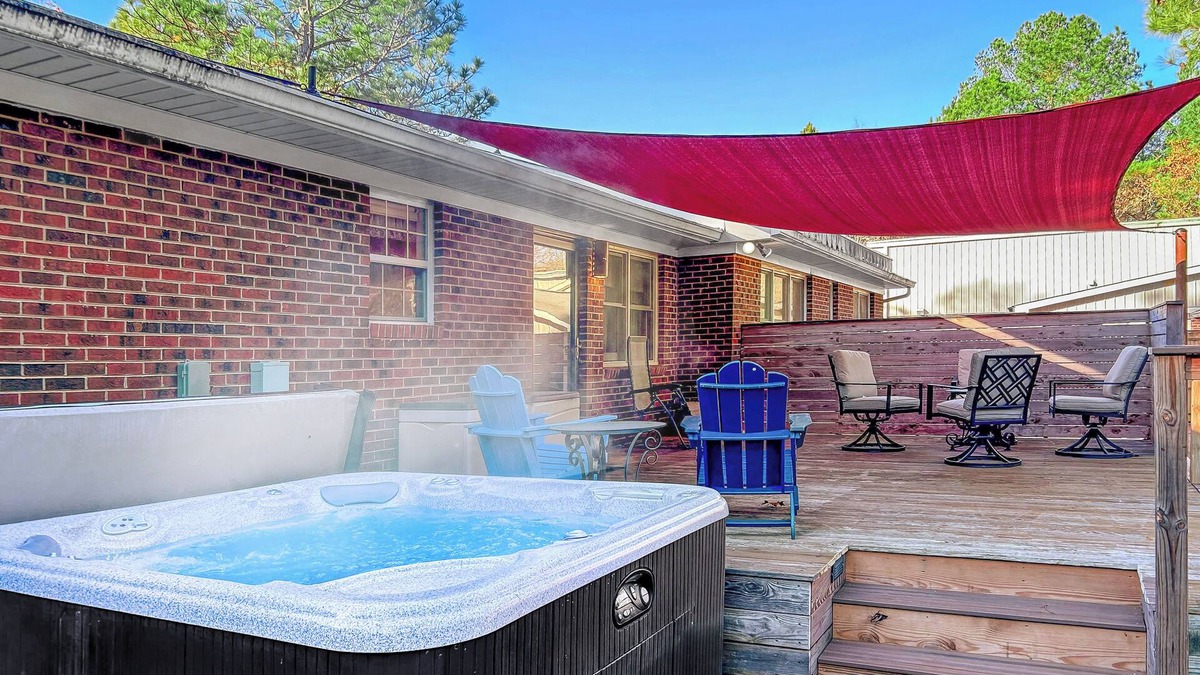 Vass House | Hot tub, Firepit, BBQ,Pinehurst, SmartTV, King,Pet