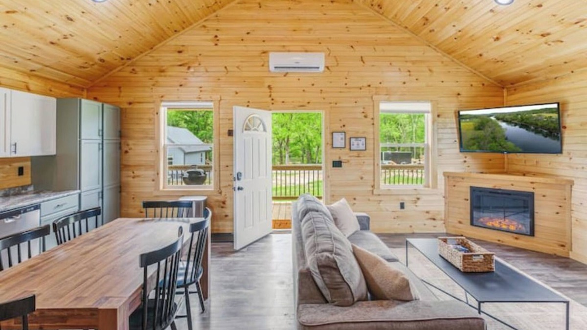 Jamestown Cabin | Hot Tub~Firepit~Riverfront~Near Lake Cumberland