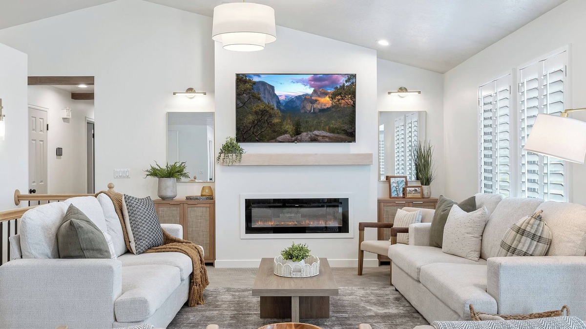 Uintah House | Hot Tub ~ FirePit ~ Scenic Views ~ Skiing ~ Lagoon