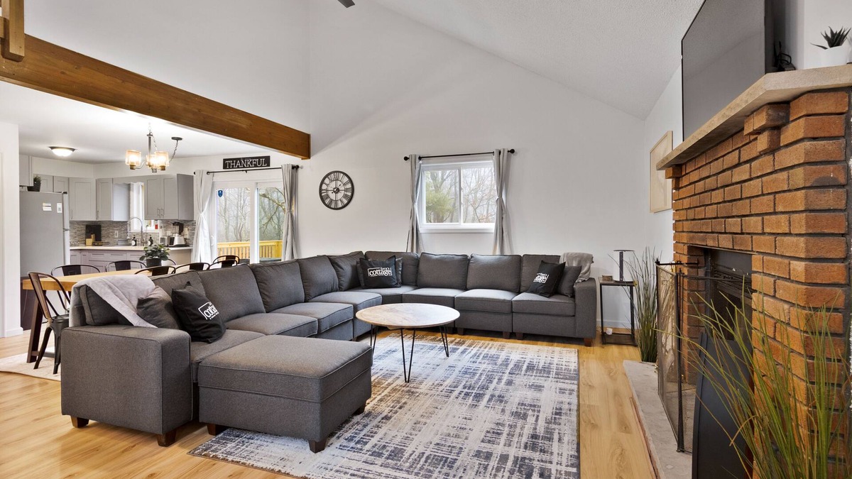 Albrightsville Cottage | Hot tub/Game Room: Relax & Unwind @ Zara’s Cottage