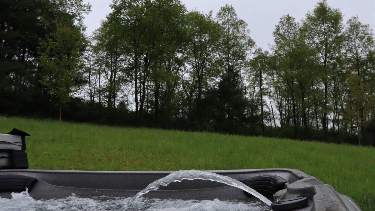 Coudersport Cabin | Hot Tub Game Room ATV Trail Dogs Welcome! Firepit