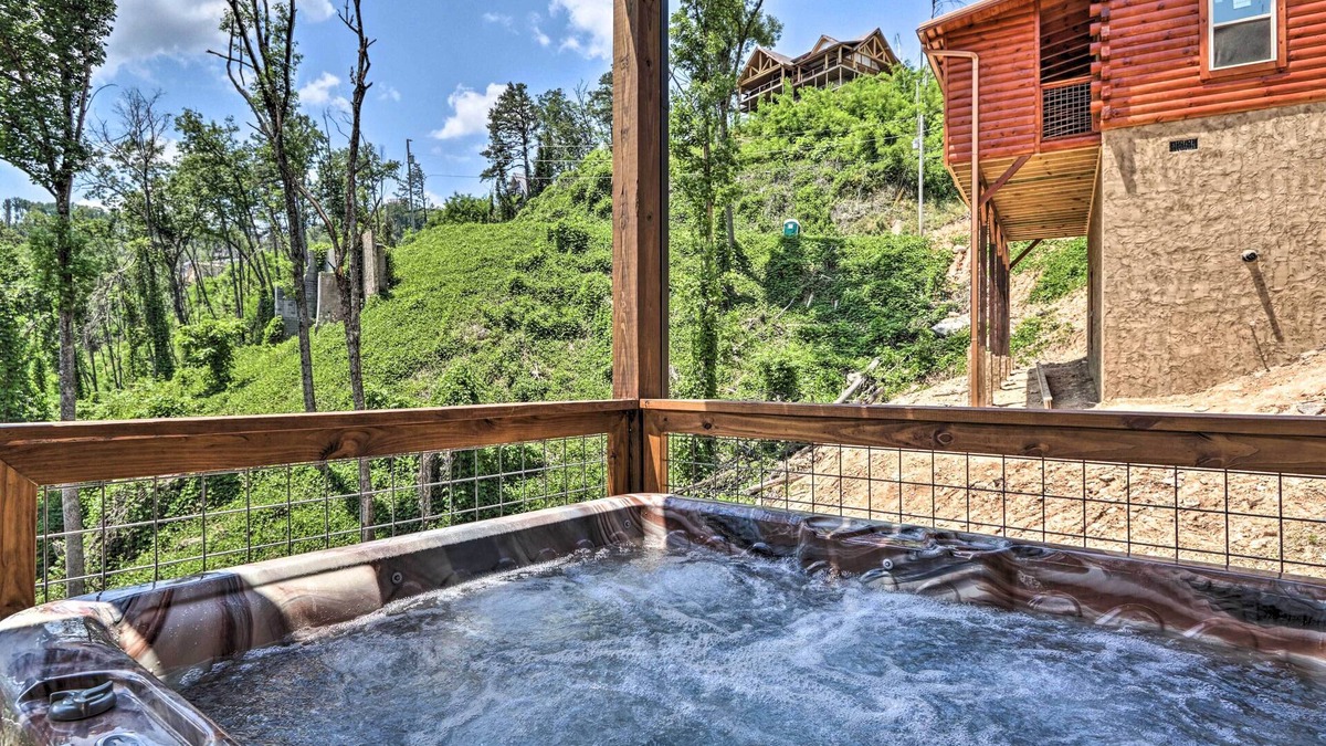 Chalet Village North Cabin | Hot Tub, Game Room, Decks: Cabin in Gatlinburg