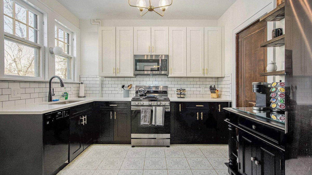 Burns Park House | Hot Tub | Game Room | Sauna | Deck | Fire Pit | Walk to Stadium/Downtown/Park