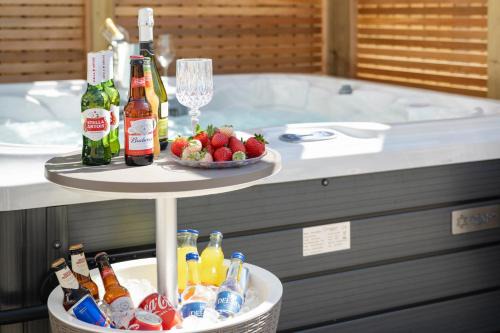 Perth House | Hot Tub - Garden Oasis - Stylish Stay