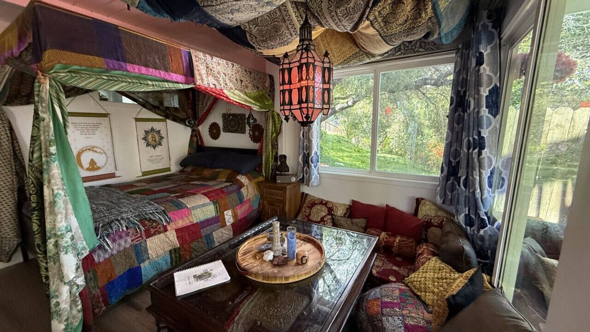 Fernwood House | Hot Tub, Garden Patio, Canopy Bed - The Zen Den