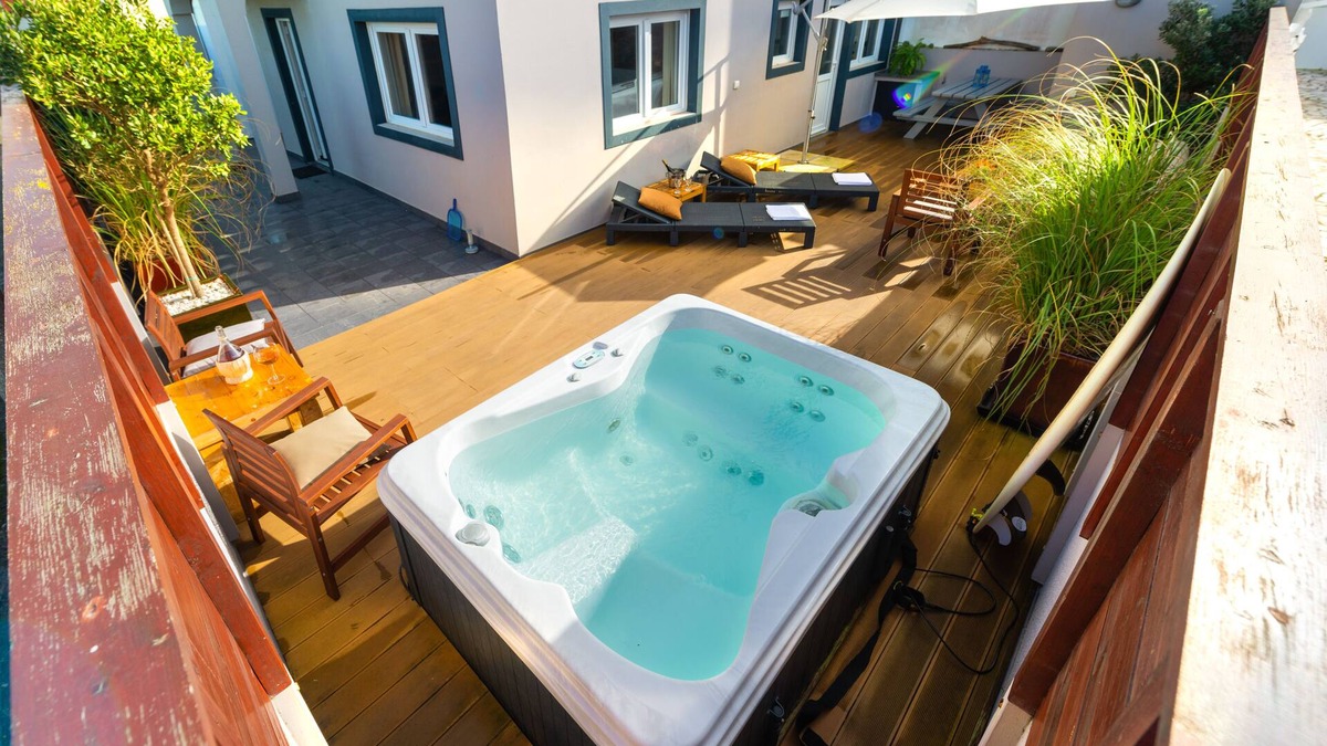 Ferrel House | Hot Tub & Garden & Privacy & Fast wifi & Surf rental- Surf Atlantic - Baleal