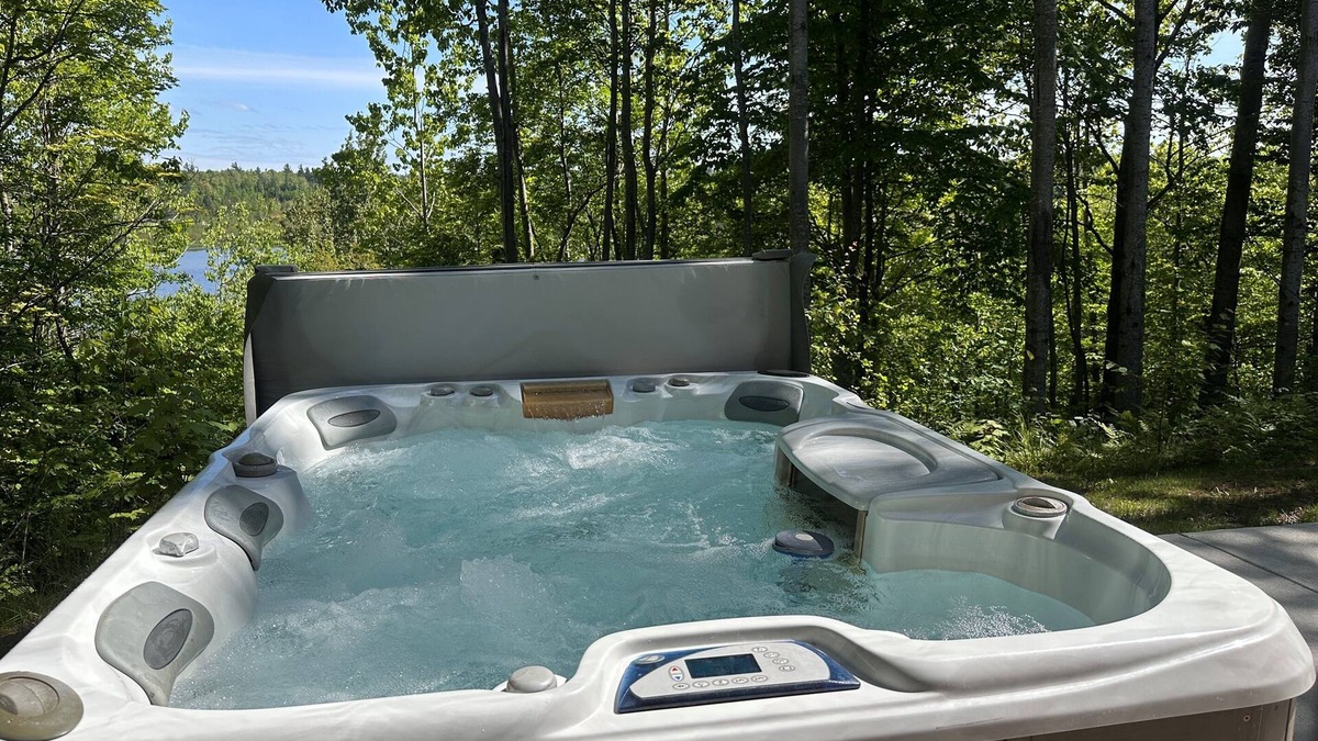 Munising Ski Chalet | Hot tub - Great views - close to PRNL - private