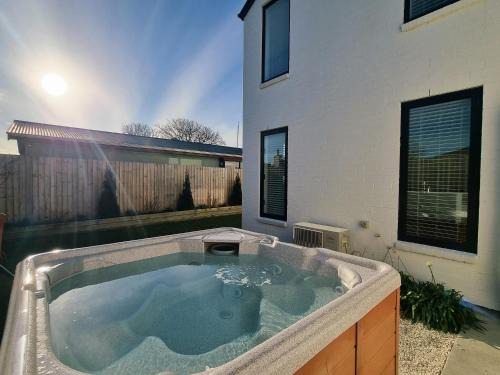 Spreydon House | Hot Tub Haven! Games Room, Garden & E-Bikes