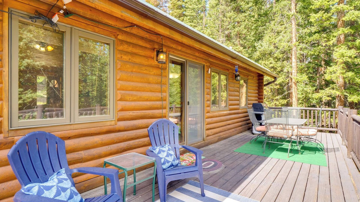 Valley of the Sun Cabin | Hot Tub Hideaway w/Views & Deck in Fairplay!