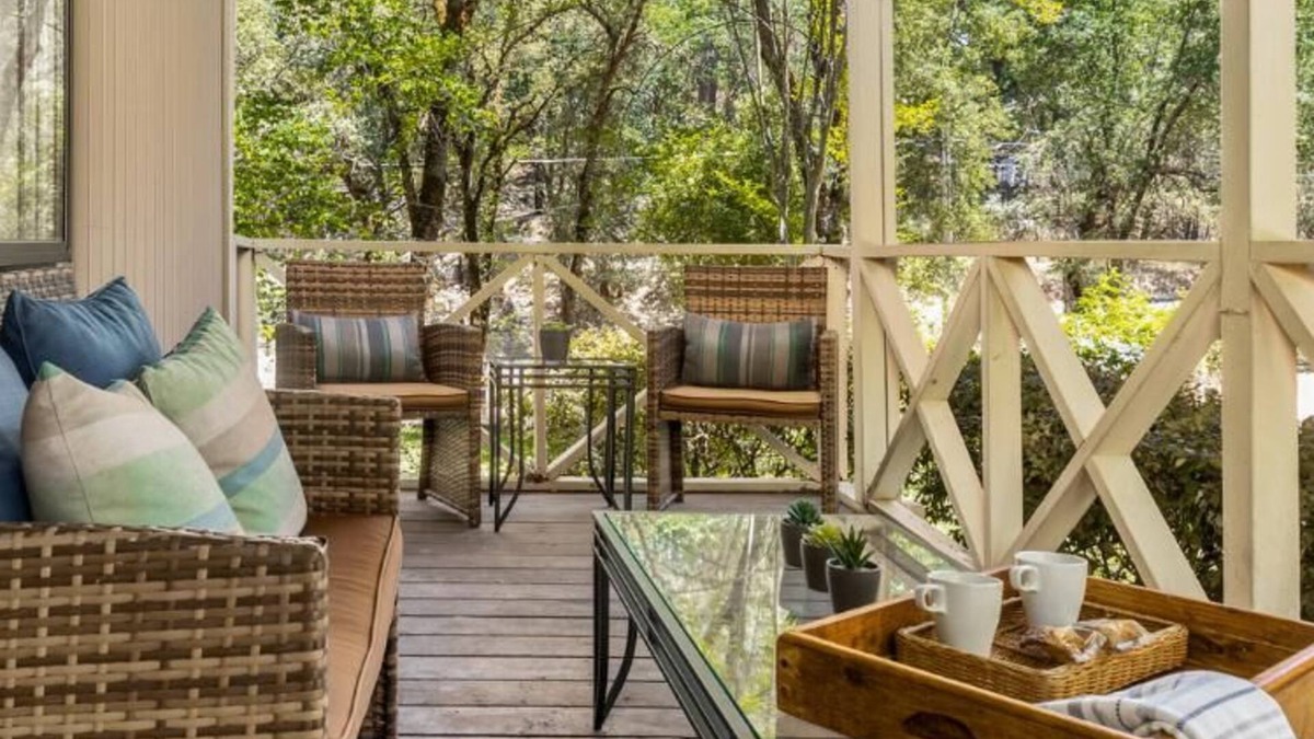 Meadow Vista Cottage | Hot Tub☀️Horse-Boarding🐴Gameroom🎯Cozy King Cottage