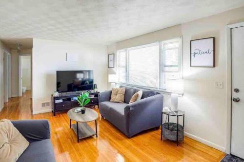 Rochester House | {Hot Tub in Ranch} Mins to Airport/UofR/Strng/Dwtn
