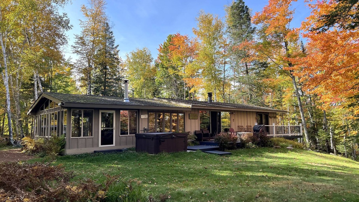 Mountain Cottage | Hot Tub in the Forest Cozy Home on Peaceful Lake